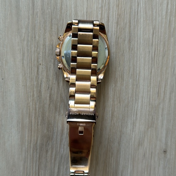 Michael Kors rose gold watch - Picture 3 of 6